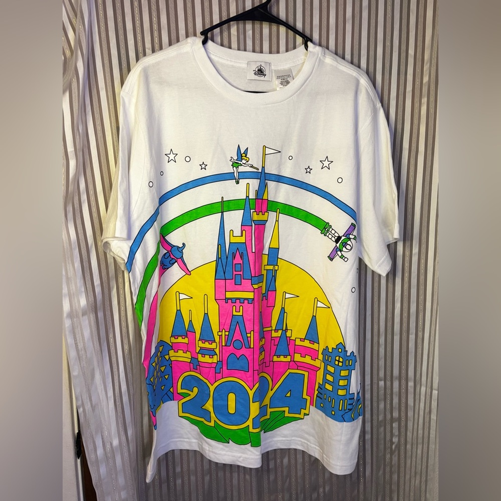 🤩🤩DISNEY Parks NEON 2024 T-shirt NWT - Picture 1 of 4